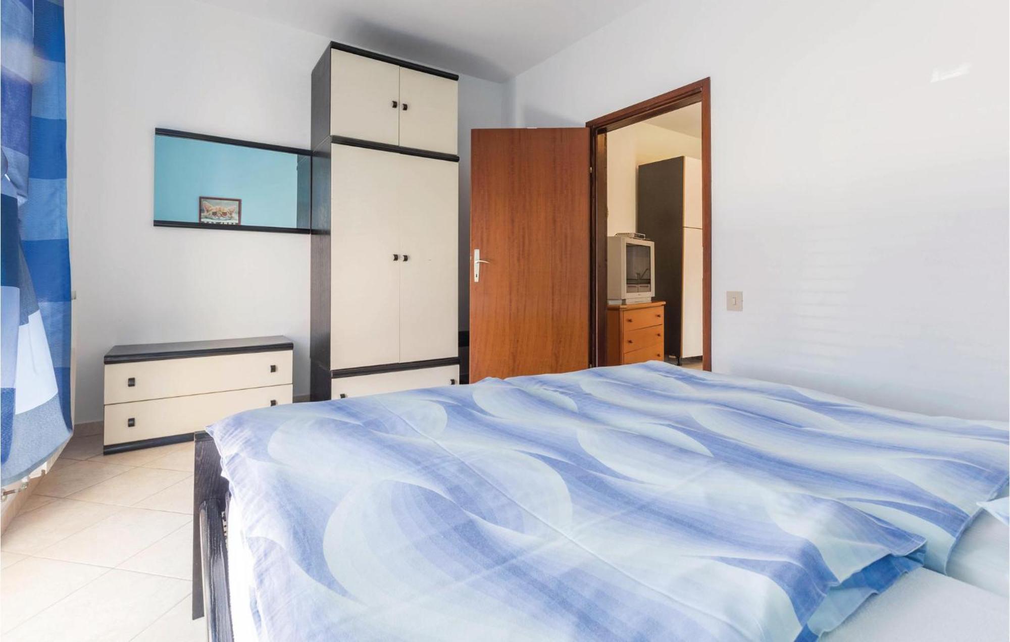 2 Bedroom Beautiful Apartment In Savudrija Exterior foto