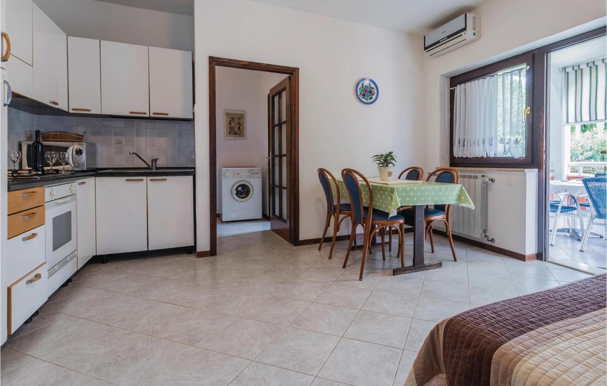 2 Bedroom Beautiful Apartment In Savudrija Exterior foto