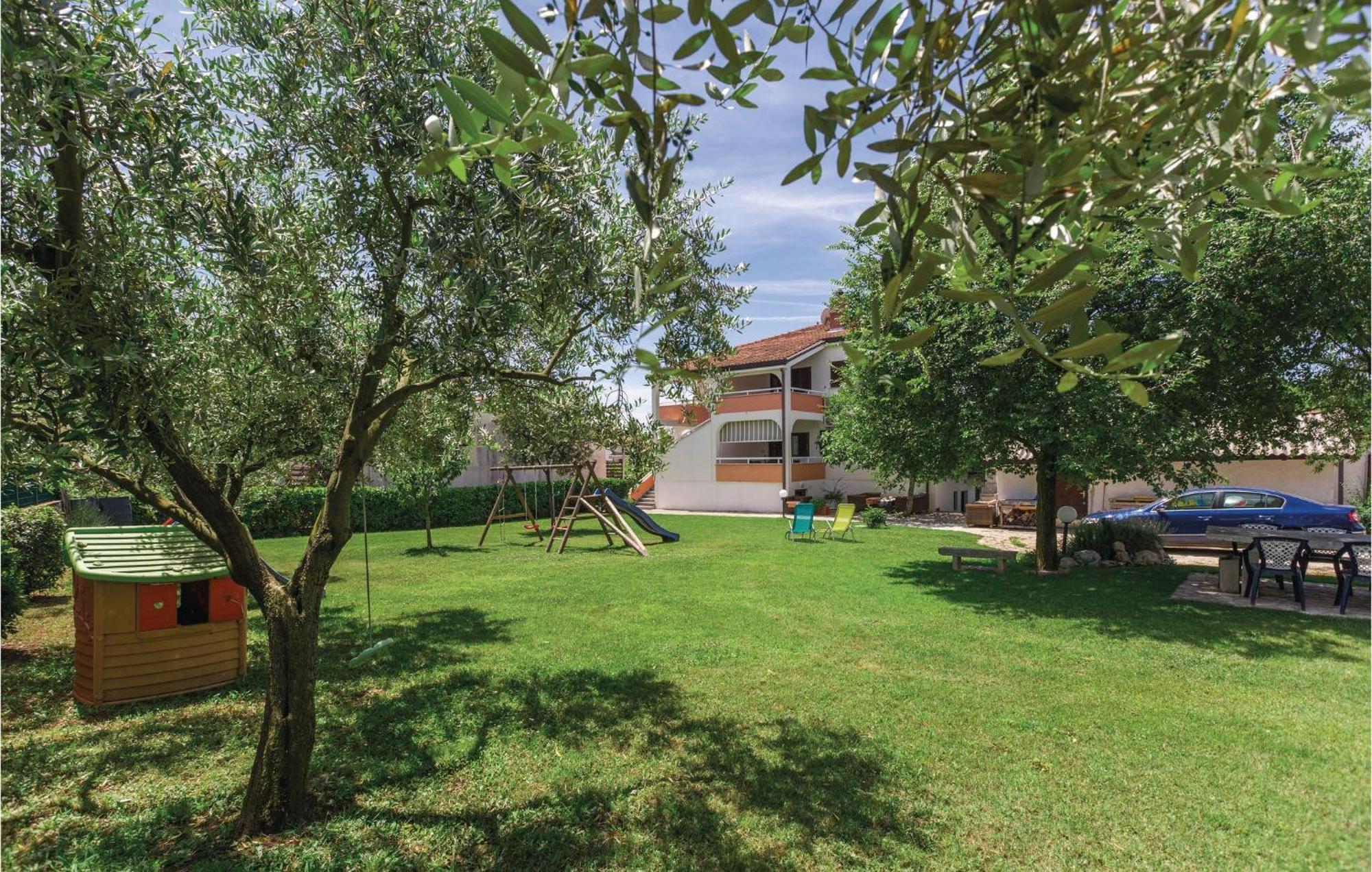 2 Bedroom Beautiful Apartment In Savudrija Exterior foto
