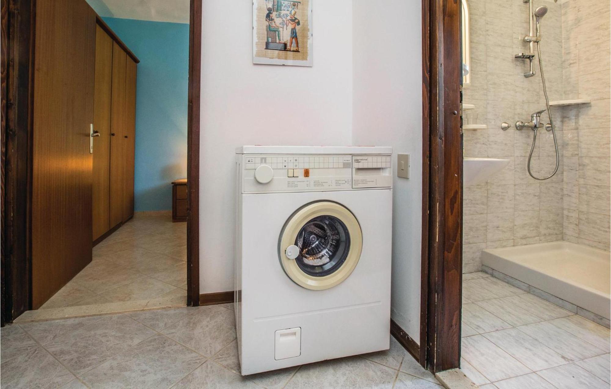 2 Bedroom Beautiful Apartment In Savudrija Exterior foto